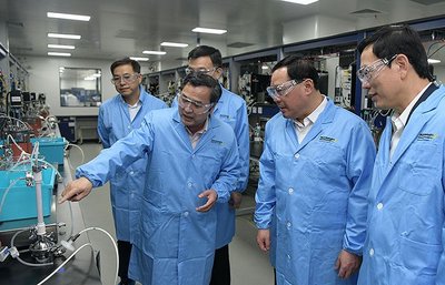 全力支持創新藥物研究 助推技術研究試驗發展——李強專題調研上海生物醫藥產業